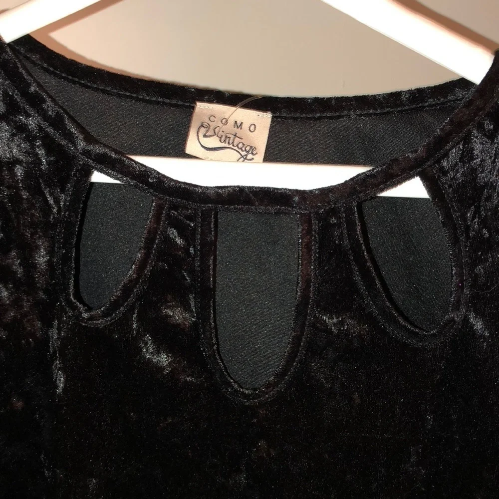 NWT Black Crushed Velvet Top w’ peep hole neckline - Picture 3 of 5